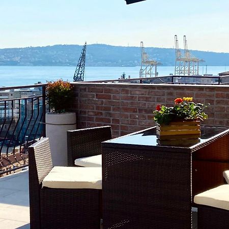 Il Dandy Appartamento Con Parcheggio Trieste Exteriör bild