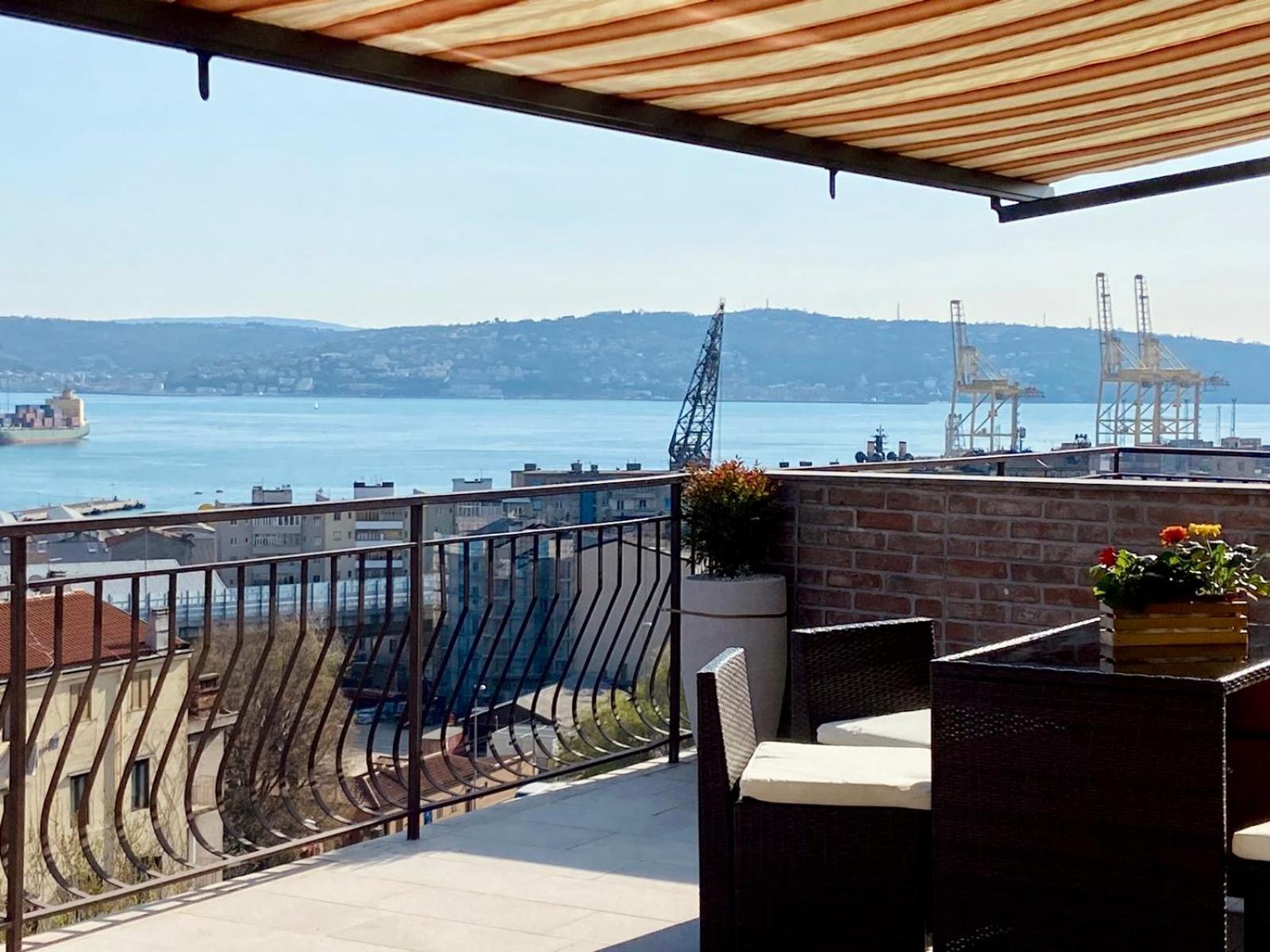 Il Dandy Appartamento Con Parcheggio Trieste Exteriör bild
